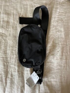 NWT Lululemon Everywhere Belt Bag in Black